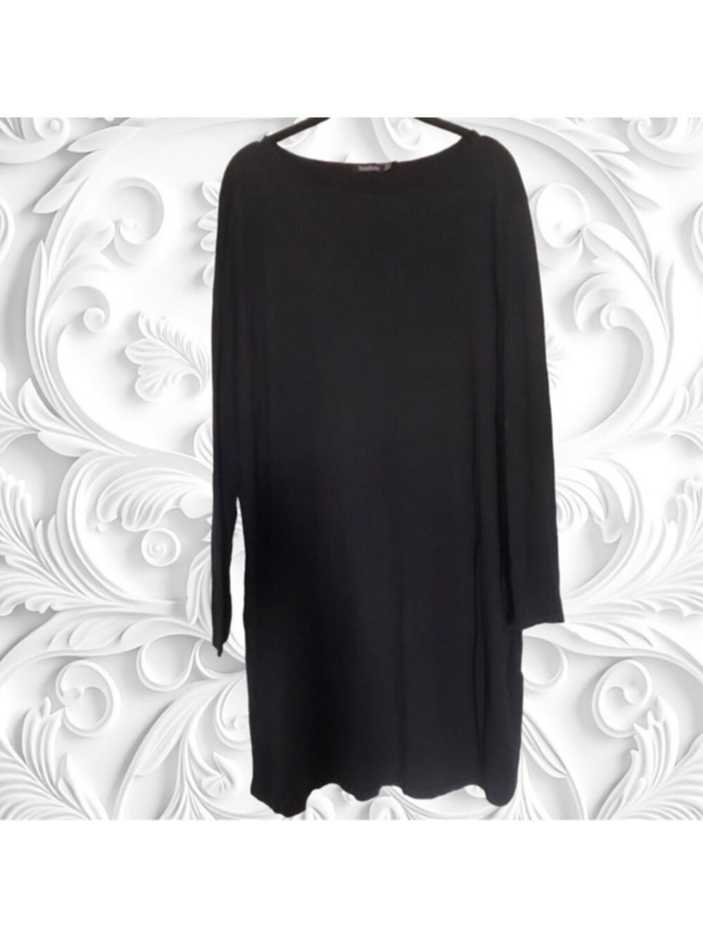 T-Shirt Dress In Black With Rounded Neckline And Long Sleeves